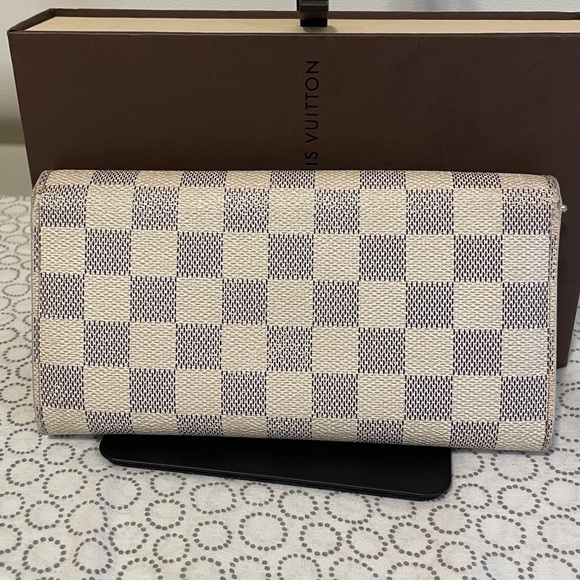 Louis Vuitton Azur Sarah Wallet - Picture 2 of 15